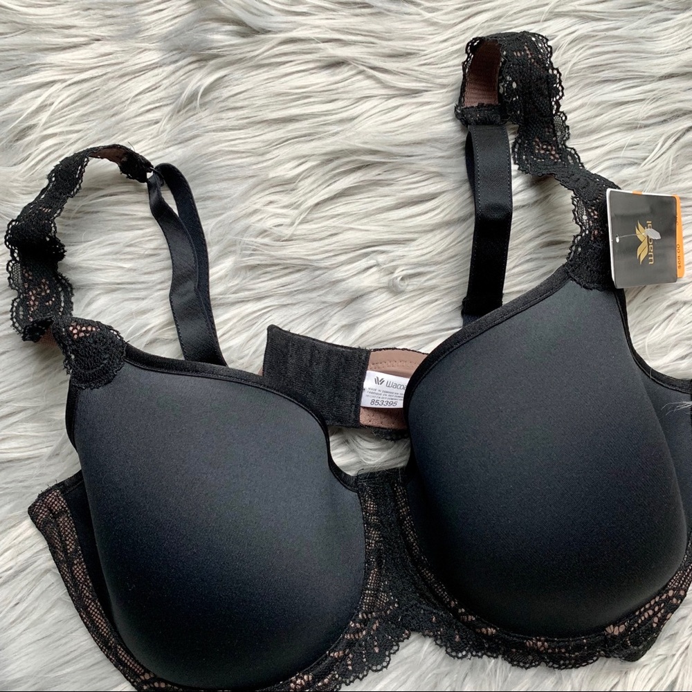 NWT Wacoal bra with lace detail